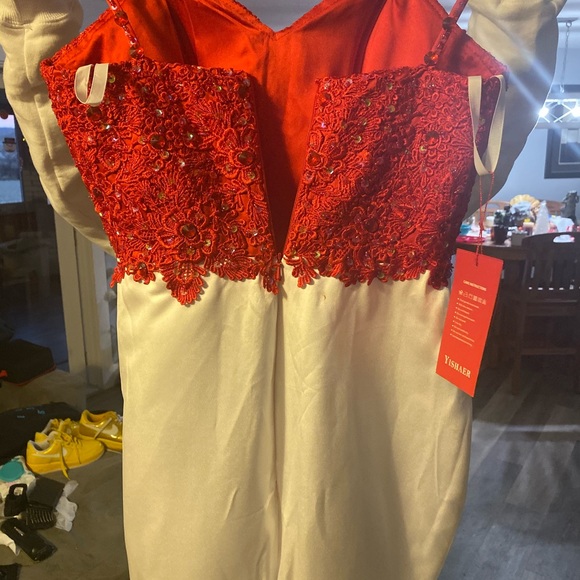 Formal dress red and white - Picture 4 of 4